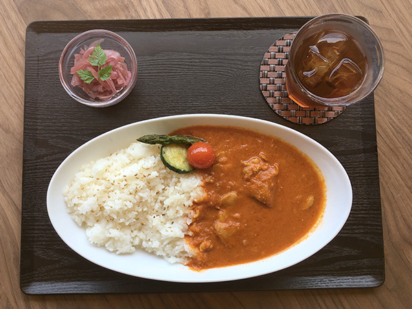 古民家カフェ 庄右エ門 インド風薬膳チキンカレーライスのランチセット　各日限定10食